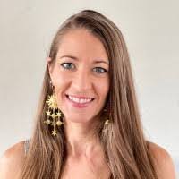 Anna Strach's Instagram, Twitter & Facebook