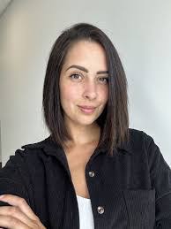 Karri White's Instagram, Twitter & Facebook