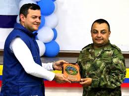 De acuerdo a la constitución política, su misión principal es la de defensa de la soberanía, la independencia, la integridad del territorio nacional y del orden constitucional. Batallon De Selva No 48 Del Ejercito Nacional Entrega Escudo De Armas A La Dra Maria Luisa Piraquive Colombia Fimlm