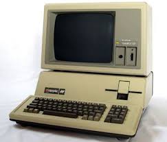 Resultat De Recherche D Images Pour Premier Ordinateur Ordinateurs Apple Vieux Ordinateurs Ordinateur