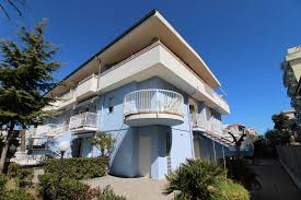L unità immobiliare completamente ammobiliata è collocata al primo piano. Appartamento A San Benedetto Del Tronto Porto D Ascoli Lungomare Cod