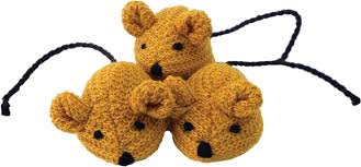 Knit these cheerful mice for unwanted cats cared for by cats protection. Knit Mice