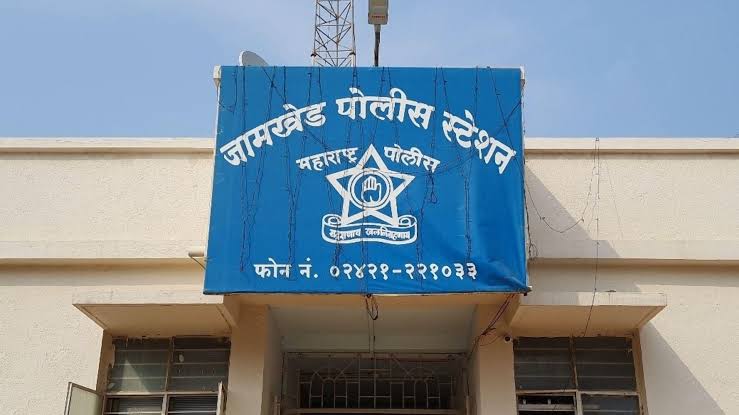 ग्राम महसूल अधिकाऱ्याला धमकावत पाच हजारांची मागणी; नान्नज येथील चौघांविरुद्ध जामखेड पोलिसांत गुन्हा
