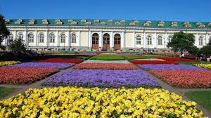 ???????????? KHÁM PHÁ VƯỜN HOA ALEXANDROVSKY Vườn Alexandrovsky là một biểu tượng  cho sự hoàn hảo, toàn vẹn, đúng quy luật như bốn mùa trong một năm theo  quan niệm của người