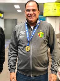 Sem lage, o benfica volta a sua atenção para dois treinadores que estão no brasil para assumir o clube: Campeao Da Serie D Waguinho Dias Deixa O Brusque E Assume O Criciuma Futebol Ge