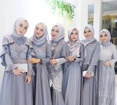 Inspirasi model baju pesta brokat simpel untuk hijaber yang ingin ke kondangan jadi bridesmaid. Model Baju Gamis Brokat Kombinasi Satin Abu Tua Gaun Pakaian Pernikahan Pakaian Pesta
