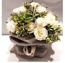 Bouquet Rose Bianche - medio/grande - Ciaffoni - ordina online su  Cosaporto.it