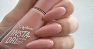 Dekorativní kosmetika za bezkonkurenční ceny v internetové parfumerii elnino.cz®. Angelina Beauty Blogger Sally Hansen Insta Dri Rychleschnouci Lak Na Nehty