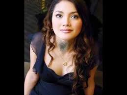 Saya bukan hipokrit dan begitulah gaya saya berfesyen, tapi tak sangka boleh mengundang kontroversi hingga saya dituduh sengaja nak tayang payudara. petikan metro. Artis Paling Seksi Di Malaysia Wow Fflash Wedd Pack Facebook