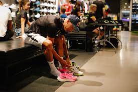 Après un hiver très studieux, le double champion du monde français vincent luis lance sa saison samedi matin à la world triathlon serie de yokohama. Vincent Luis Early Christmas Present Going Pink With Nike For October