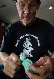 Groves whittler carves out niche online