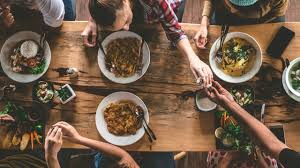 Bahkan ada yang menyebut, tidak ada yang bisa menyatukan orang seperti makanan lezat yang berlimpah. Alasan Kenapa Makanan Buatan Orang Lain Lebih Enak Dari Buatan Sendiri Kumparan Com