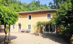 In tutta campagna sono al momento presenti 58 annunci di case indipendenti in vendita, ovvero meno del 5% degli annunci di questa tipologia in tutta la per quanto riguarda le quotazioni ufficiali dell' omi, tra tutte le 6 zone della città , i prezzi per una casa indipendente in vendita sono compresi tra 550. Casa Di Campagna Con Ampio Giardino In Vendita Nel Monferrato