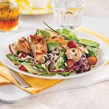 Salade De Poulet Riz Sauvage Et Raisins Soupers De Semaine Recettes 5 15 Recettes Express 5 15 Pra Salade Poulet Recettes De Cuisine Repas Avec Poulet