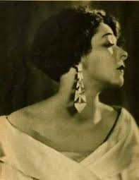 BEYOND THE ROCKS........1922💘