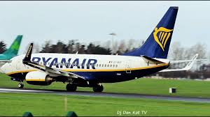 Defining the mid range passenger airplanes class the boeing 737 700. Ryanair Boeing 737 700 Take Off Dublin Airport Youtube