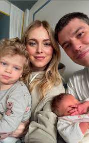 Nei video, condivisi da chiara ferragni e fedez sulle stories di instagram, all'inizio il bimbo saluta vittoria con un bacino sulla manina. Chiara Ferragni Fedez E Leone Quando Scopri Di Non Essere Piu Figlio Unico