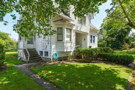 Twilight Bella Swan S House Is For Sale In Oregon Hooked On Houses Twilight House House Exterior House