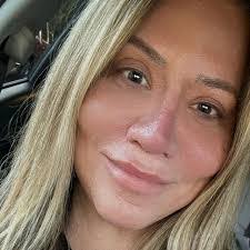 Robin Landis's Instagram, Twitter & Facebook