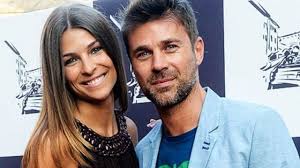 È pubblicamente noto il fatto che la giornalista romagnola sia stata sposata con il conduttore televisivo federico quaranta, il loro matrimonio è durato dal 2008 al 2012. Fabio Fulco Sposa Veronica E Torna Ad Attaccare L Ex Cristina Chiabotto