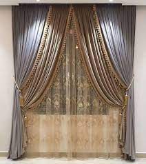Des rideaux assombrissants vous aideront à bloquer la lumière lorsque vous voulez vous plonger dans un nouveau film. Des Idees De Concept Rideaux Pour Windows Luxury Curtains Elegant Curtains Curtain Designs For Bedroom