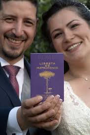 Hola buenas , ando buscando ramos de novia para entrar ala iglesia pequeños  no mas de 15 mil urgentee! Y tocado de novia porfavor