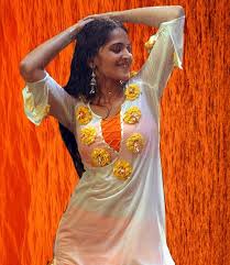 Julie 2 actress, rai laxmi hot in towel. Anushka Hot Wet Saree Sexy Navel Thighs Gorgeous Sabwood Com