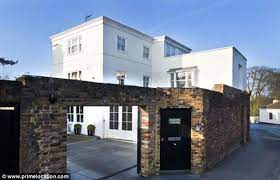 22 Most Jaw Dropping Gorgeous Movie Star Homes Page 19 Of 23 Weekend Collective Harry Styles House Harry Styles House London Celebrity Houses