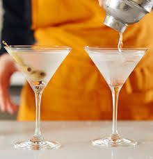 How To Make A Classic Martini Recipe Martini Recipes Classic Martini Recipes Easy Classic Martini