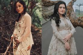 Dress brokat untuk ibu menyusui. Kata Siapa Bumil Nggak Bisa Pakai Kebaya Kece Cek Dulu Nih 11 Inspirasi Kebaya Pastel Di Sini
