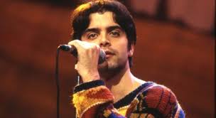 He received the mia martini critics award at the sanremo music festival in 2000 and in 2012, with the songs replay and un pallone, respectively. Samuele Bersani 20 Anni Di Carriera La Stampa