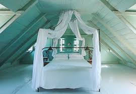 11x inspiration für ein stillvolles interieur. Romantik Unter Dem Dach Kreative Gestaltungsmoglichkeiten Furs Schlafzimmer Auf Dem Dachboden Trendomat Com
