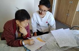 病榻传薪火爱心暖童心张彩宏的十七年公益育人路- 人物- 中国公益 ...