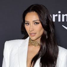 Carly Sloane's Instagram, Twitter & Facebook