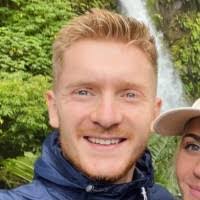 Sarah Shingleton's Instagram, Twitter & Facebook