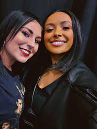 Thanks to all that recommended the selfie at her table❤️