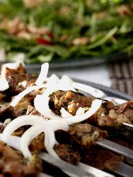 Schaschlik Aus Lammfilet Mit Minze Und Joghurt Sauce Foodtempel Rezept Schaschlik Rezept Rezepte Salat Rezepte Russisch
