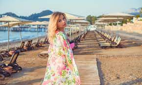 Boa loira de férias foto de stock. Imagem de bonito - 194936484