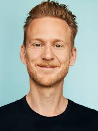 Huxi Bach's Instagram, Twitter & Facebook