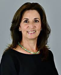 Lesley Maxfield's Instagram, Twitter & Facebook