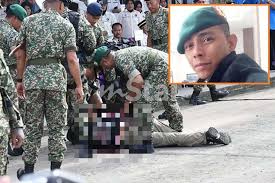 Penulisan hasil kolaborasi di antara tentera darat malaysia (tdm) dengan dewan bahasa dan pustaka (dbp) ini, bertujuan untuk memaparkan fakta sebenar berkenaan tragedi berdarah di bumi somalia pada tahun 1993 itu. Hanya Anggota Komando Sahaja Menerima Latihan Begini Ramai Pertikai Kenapa Guna Peluru Hidup Ini Jawabnya Viral Mstar