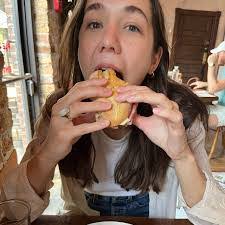 Madeline Yates's Instagram, Twitter & Facebook