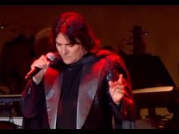 Zerofobika è una tribute band con un progetto artistico esclusivo e un'interpretazione personalizzata ispirata a renato zero. Renato Zero La Favola Mia Sei Zero 2010 Live Video Ufficiale Youtube