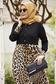 Nesrin Emniyetli Leopar Etekli Siyah Sifon Buyuk Beden Tesettur Elbise Mini Etek Elbise Moda Stilleri