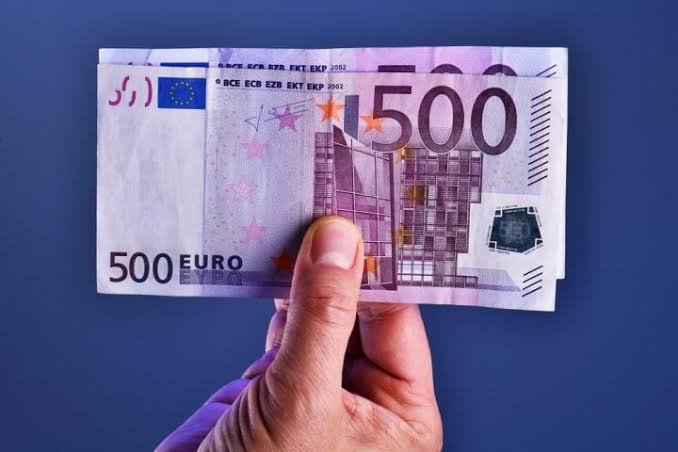 Bonus carta “Dedicata a Te” da 500 euro, chi può richiederla? Primo acquisto entro il 16 dicembre