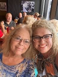 Tami Curry's Instagram, Twitter & Facebook