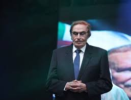 أعلن محمود العلايلي نجل الفنان عزت العلايلي (83 سنة)، عن وفاة والده صباح اليوم الجمعة. Ocuycuwve Etpm