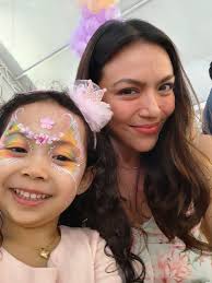 Ang galeng ko po makipag selfie diba po❤️❤️❤️ Ang saya saya ko po ang ganda  ng party po at ang bait din nila lahat sakin po sa party po Love ko po