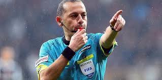 Galatasaray fenerbahçe satılık cüneyt çakır #cüneytçakır #derbi #saldırgalatasaray beşiktaş galatasaray maçını yöneten cüneyt çakır'a çoğunluğu hakaret içern 73 bin tweet atılmış. Galatasaray Da Cuneyt Cakir Korkusu 7 Macta Sadece Fotomac