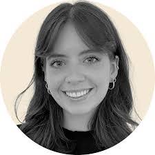 Elly Cook's Instagram, Twitter & Facebook